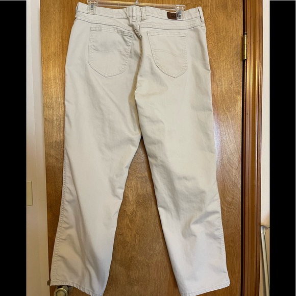 Lee - Picture 2 of 2